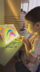 Luminária de desenhar Brilha Comigo + 7 canetas + paninho brinde